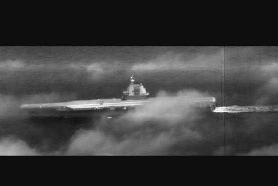 福建舰 南下 台湾海峡 进入 南海 ，台军 F-16战机 挂载“狙击手”吊舱升空