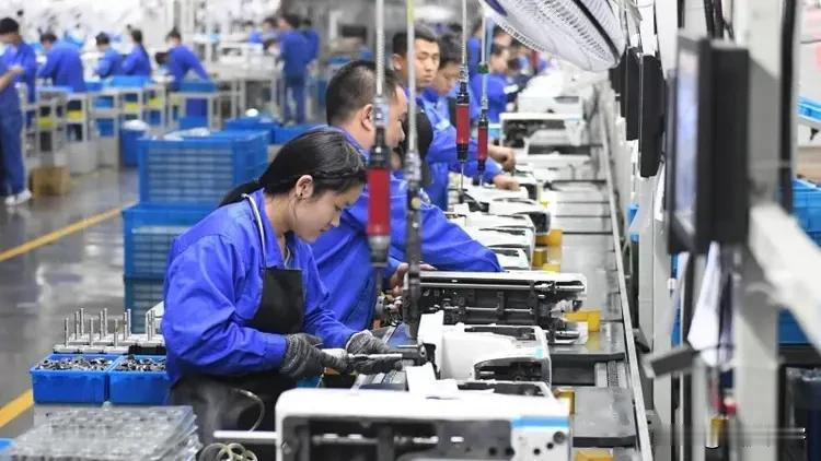 从“世界工厂”到产业转型，这五年中国制造业经历了什么？
 
过去五年，中国制造业