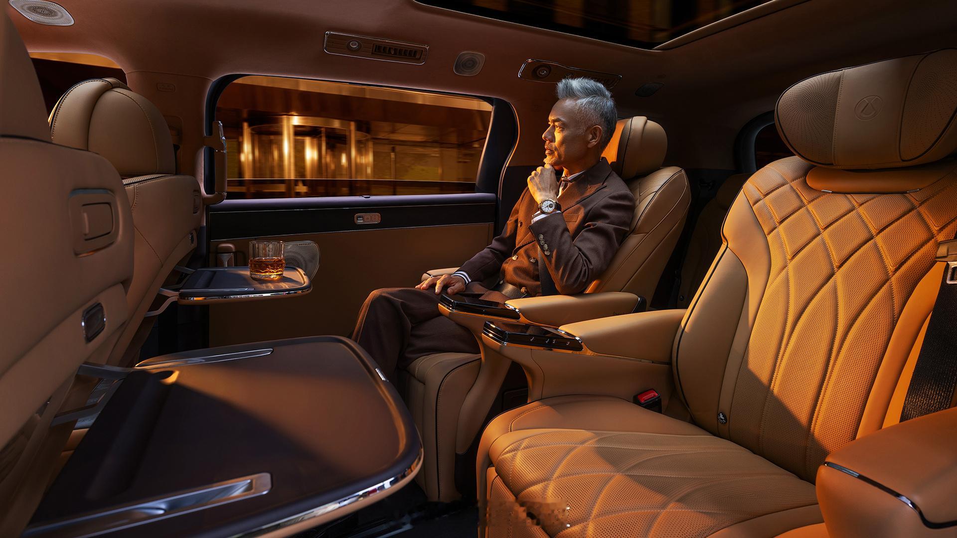 想知道现在豪华出行该选啥？4月27日上市的第二代腾势D9给出了答案！这次一共推出