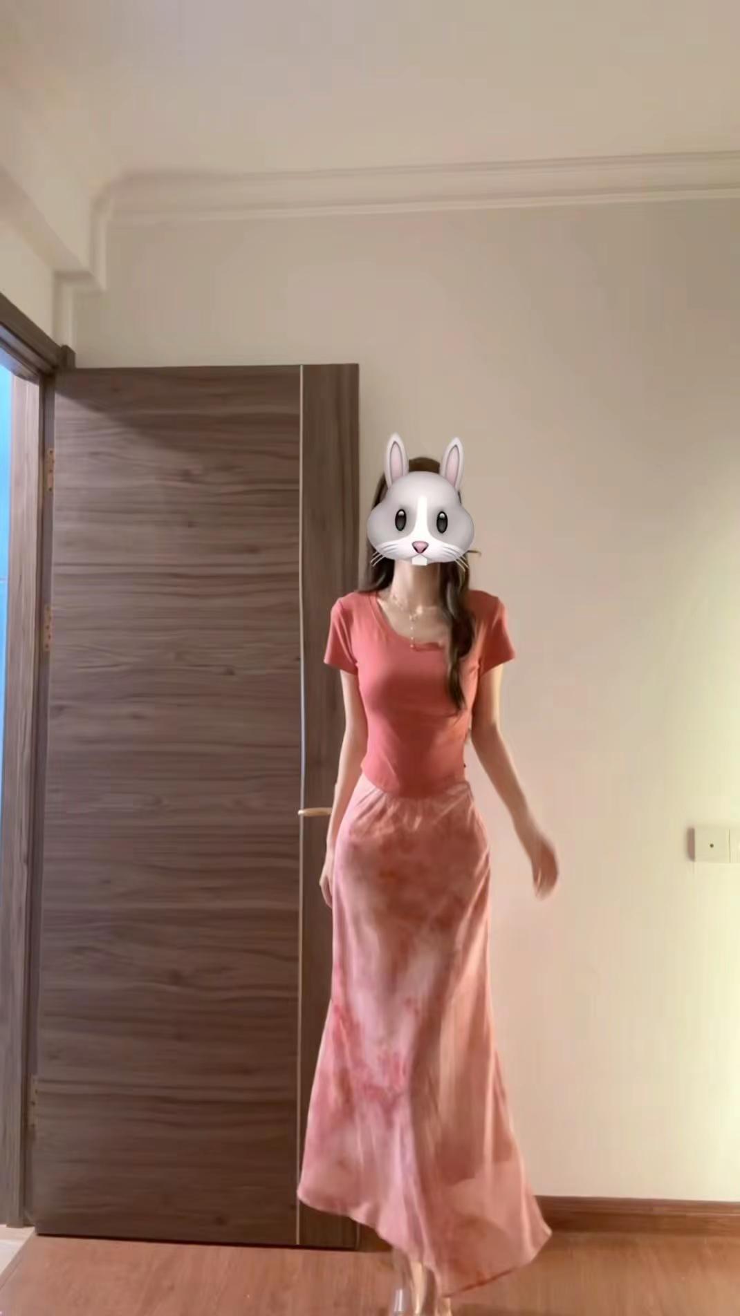 女生审美四选一！ 修身包臀长裙