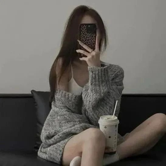 之前总听他说他前女友是一个疯子 现在总算知道为什么疯了 全是他逼疯的 ​​​