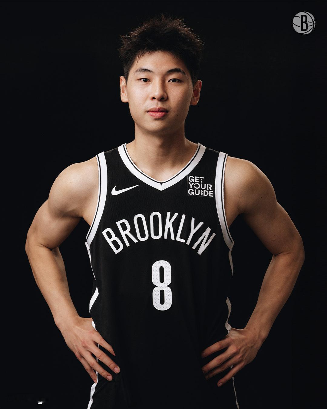 崔永熙将于3月9日再次前往美国，进行康复治疗和训练，继续NBA逐梦之旅。NBA 