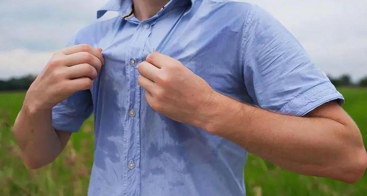 酷似中暑的高温怪病：切忌大量饮水
夏季高温天，有一种病症症状与中暑几乎别无二致，