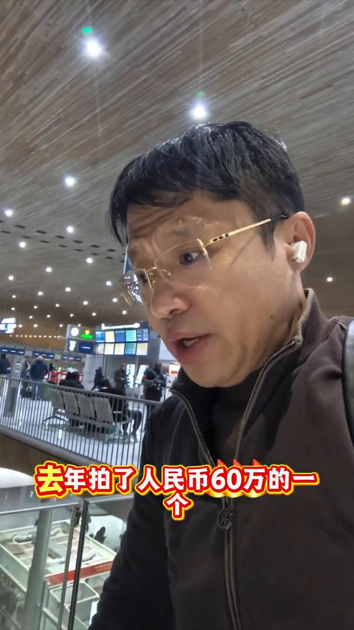 巴黎下飞机第一件收获：独看梅花树。
经过18个小时的飞行，下飞机第一件收获，来看