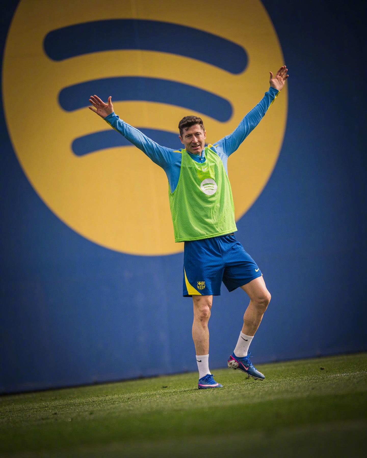 🥰一个幸福大家庭的训练日常⚔️带着重回榜首的快乐继续训练，备战巴萨vs比利亚雷