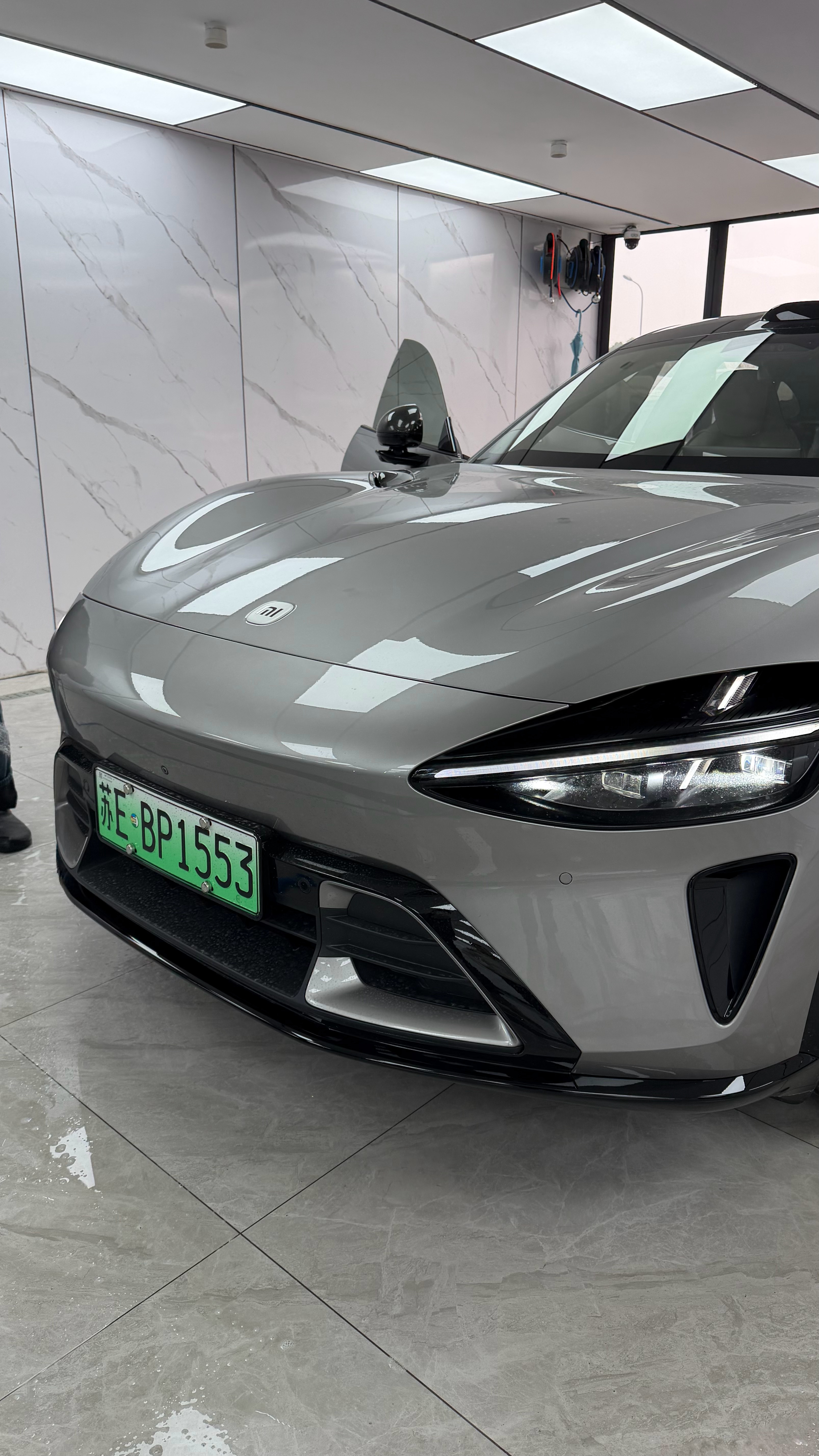 过来补个膜，洗个车，下周放假回家小米汽车