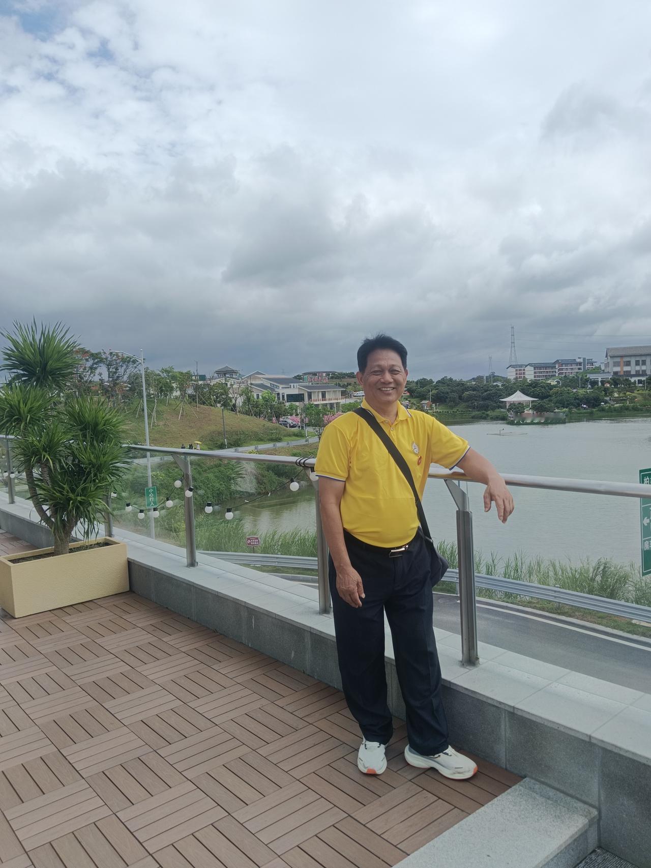 □  周兴华

短短数天内，美俄元首先后访华，这一罕见外交场景，是世界格局深刻调