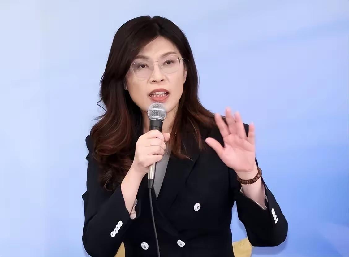 心里的小确幸又作怪了！
郑丽文，去美国要干什么？
我猜，她去主要是想拉外人入伙，