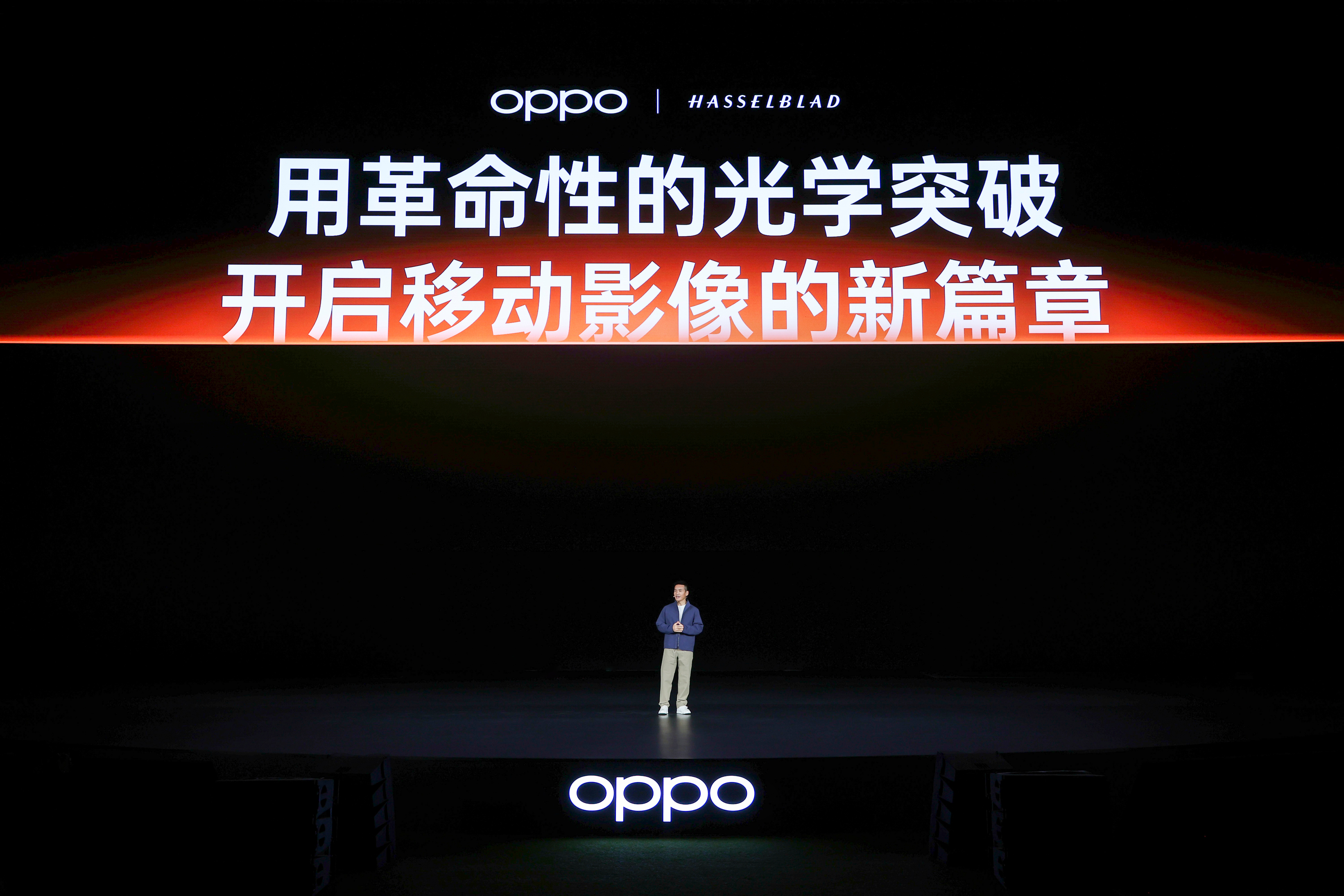 OPPO哈苏大师套装被收藏 朋友们！新华社刚刚收藏了编号000001的OPPO 