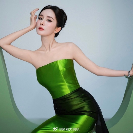 白玉兰内场杨幂是推广大使，白玉兰作为电视剧重磅奖项，推广大使不仅是门面担当，更承