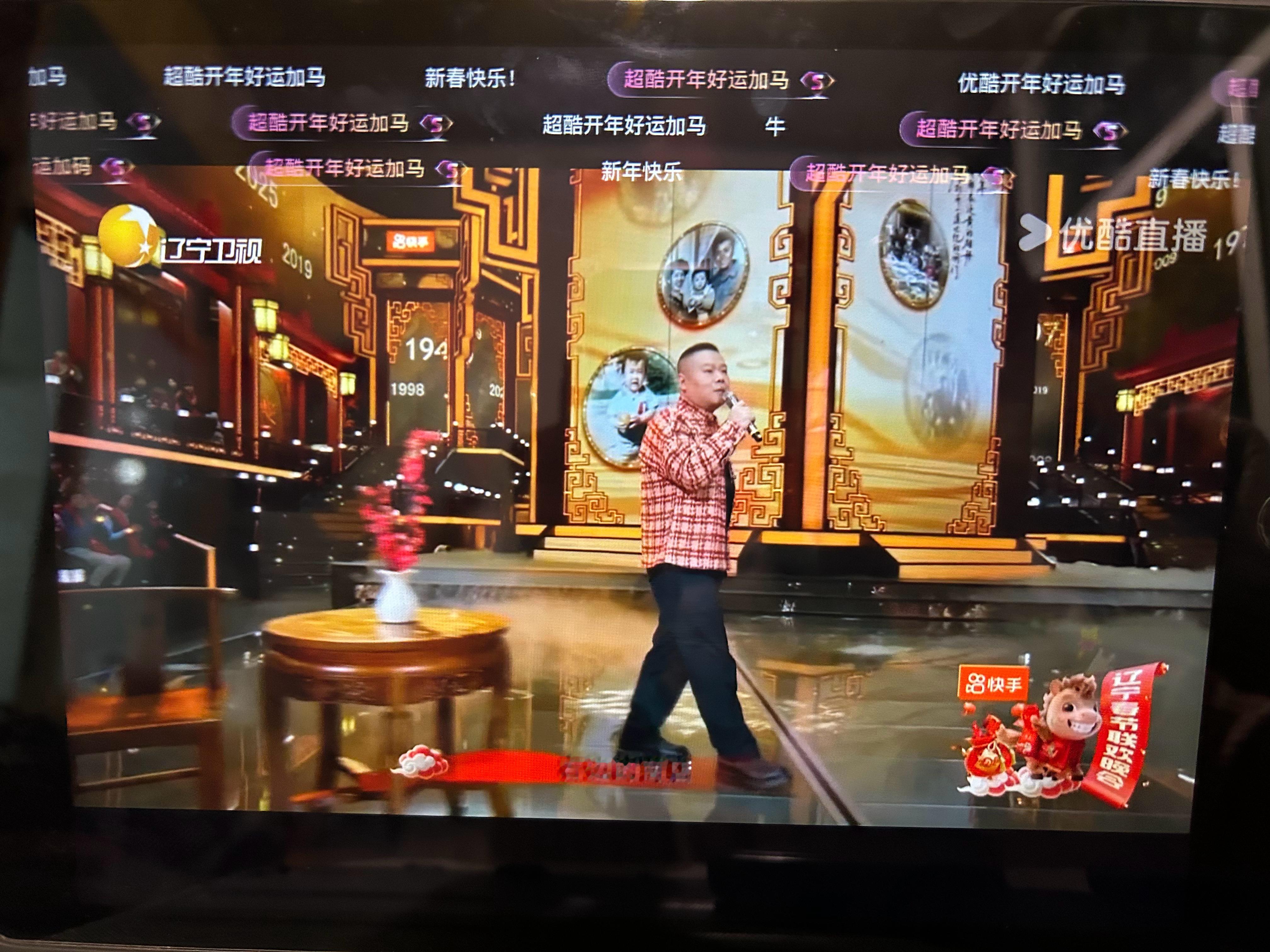 岳云鹏今年在辽宁卫视春晚不说相声改唱歌了，还怪温柔的...比五环强.... 