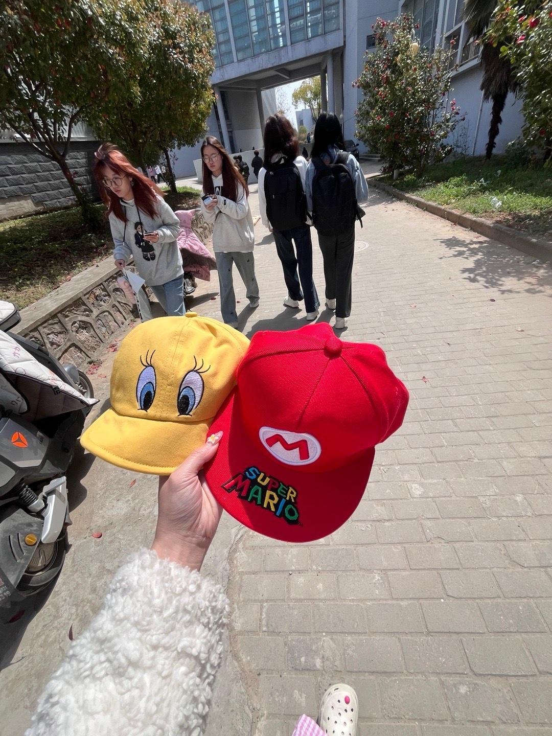 我男朋友说我长十个头天天买这么多帽子哈哈哈 ​​​
