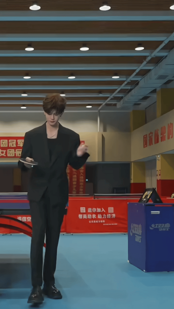 陈梦任嘉伦同框打乒乓啦！ ​​​