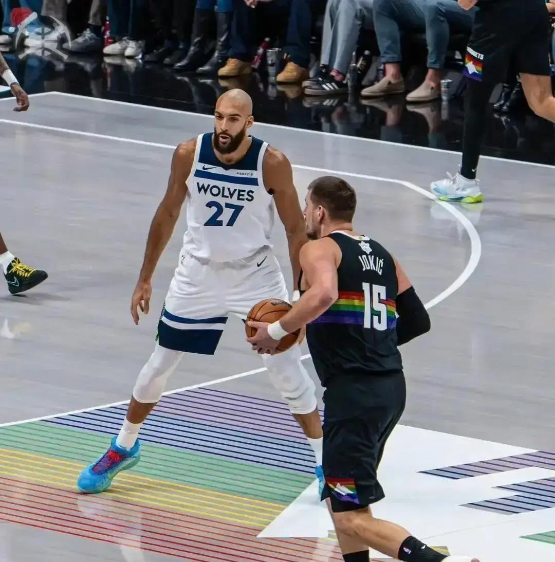 圣诞夜他打爆联盟第一防线
 
40分15篮板15助攻，约基奇把森林狼防线拆成筛子