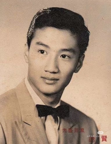 没想到谢贤年轻时候那么帅气！年轻时期的谢贤是60年代香港当红小生，五官立体、气质