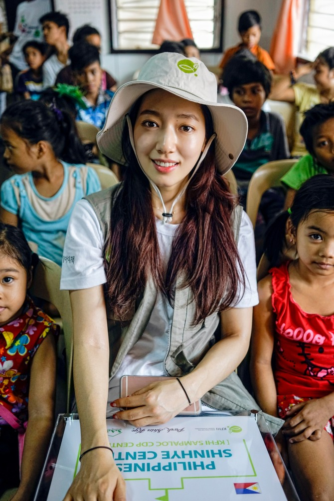 朴信惠 ✨undercovermisshong 朴信惠为单亲家庭捐赠 1 亿韩元