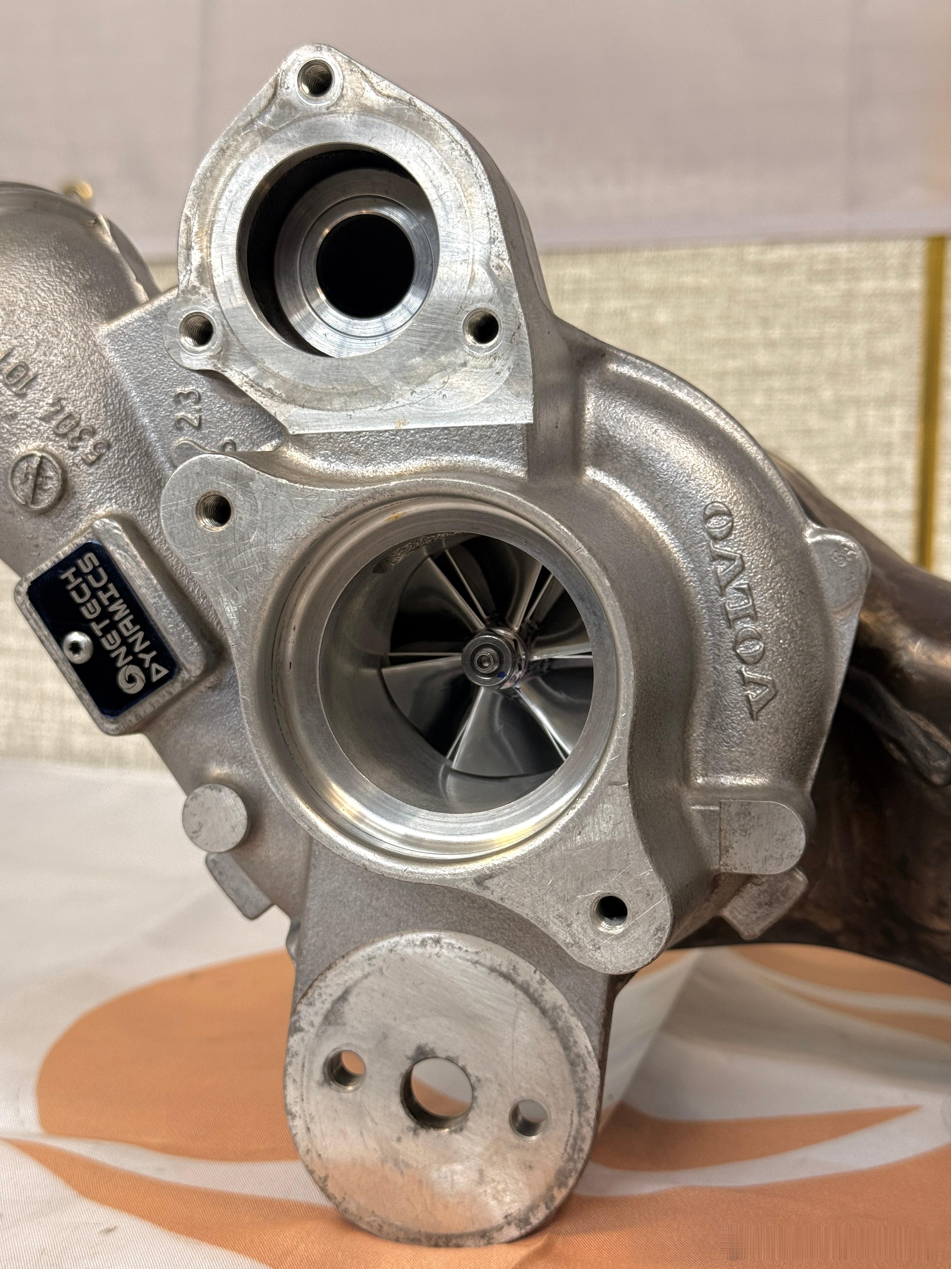 领克03+原装位升级加强版K04涡轮，加粗轴径，高性能高流量12叶型高镍合金涡轮