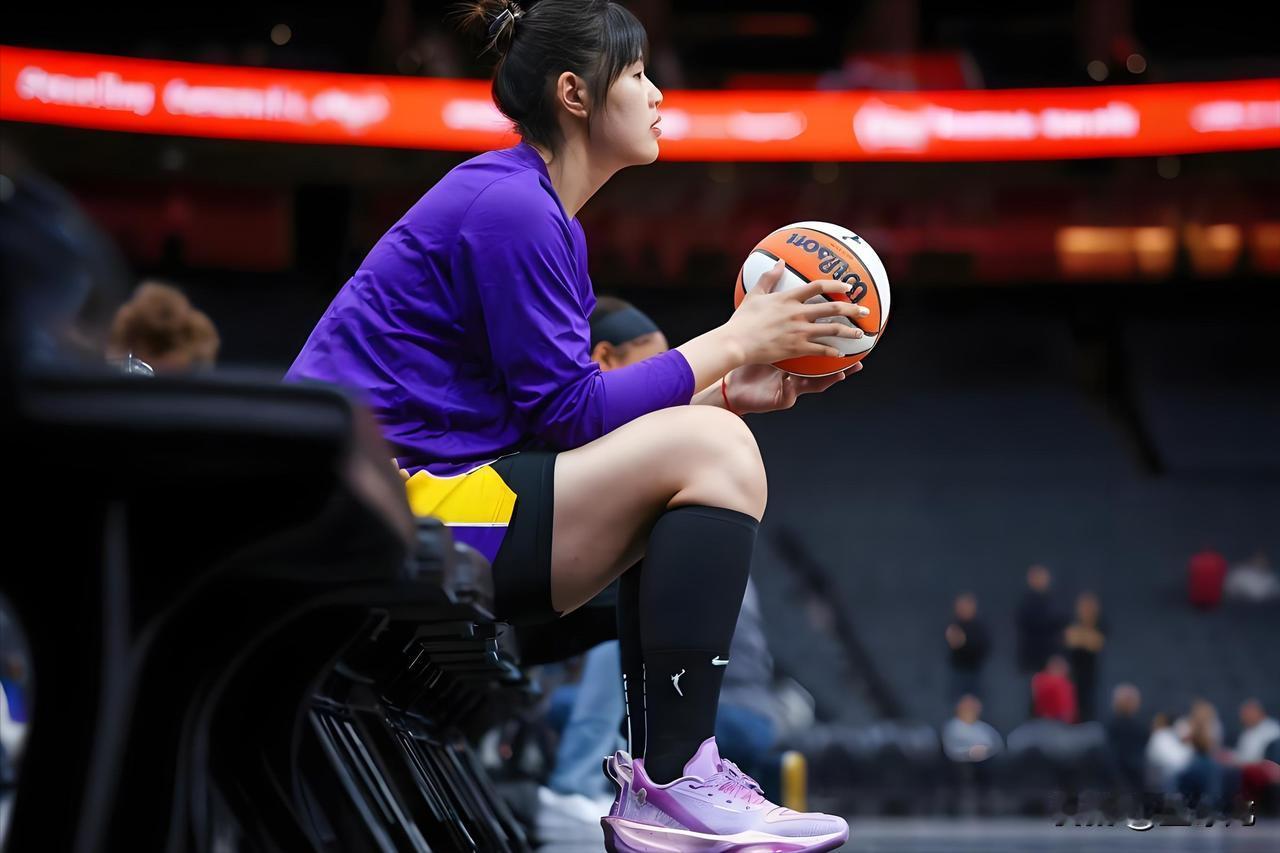 理解她们！从李月汝眼前的境遇，再看李梦、韩旭为什么不再打ＷＮＢＡ。

今天风暴主