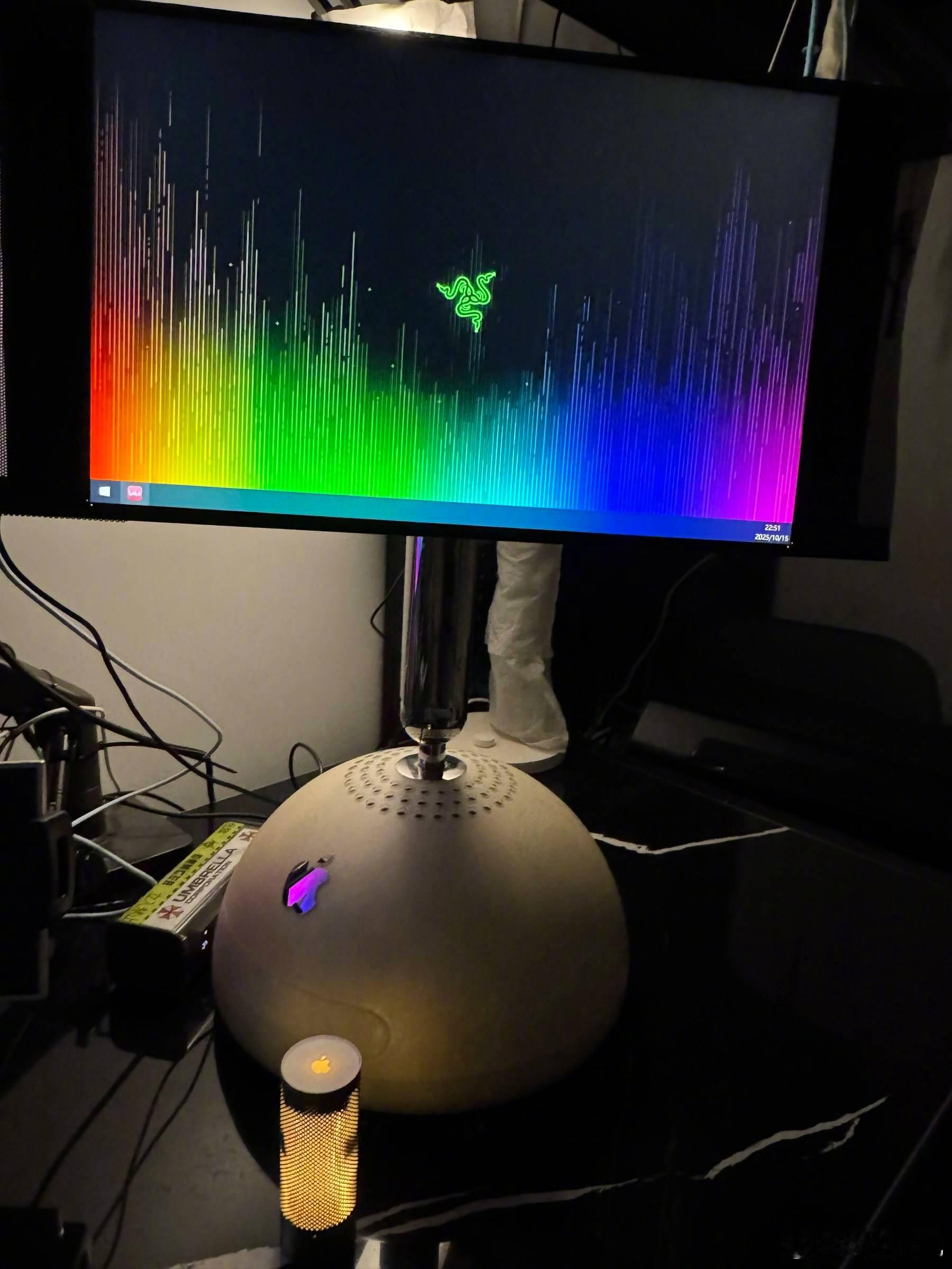 怀旧小抽屉 iMac G4 改装蛇果，看习惯白苹果，看一下蛇果，改成显示副屏幕比