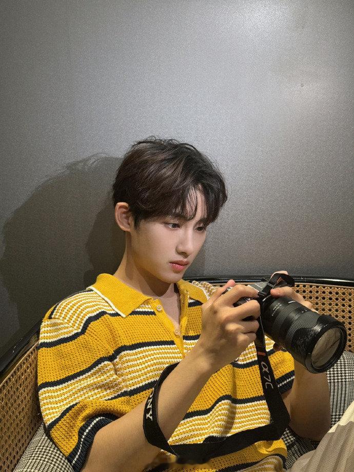 杨超越董思成今天是太阳雨开通官微，是猫的树导演新作 