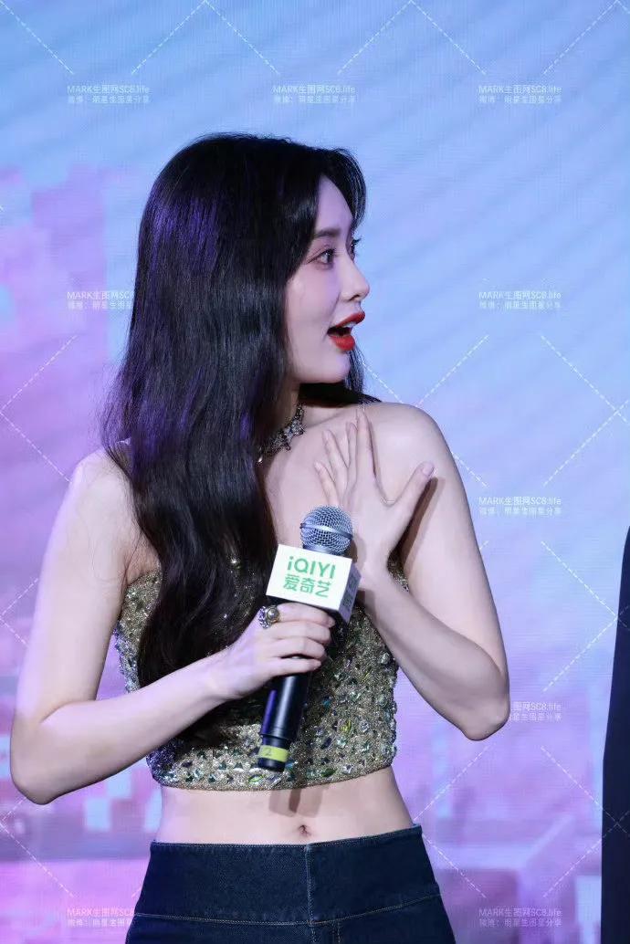 孟子义现场紧身牛仔裤特写

美腿翘臀都有了就是这脚趾…也太不雅了吧[横脸笑]​​