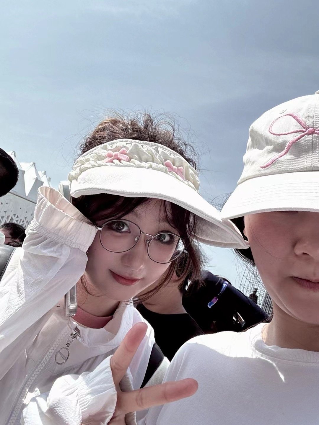 在音乐节的我vs在工位上的我，当代年轻人的牛马日常…音乐节的我，买的就是内场！站