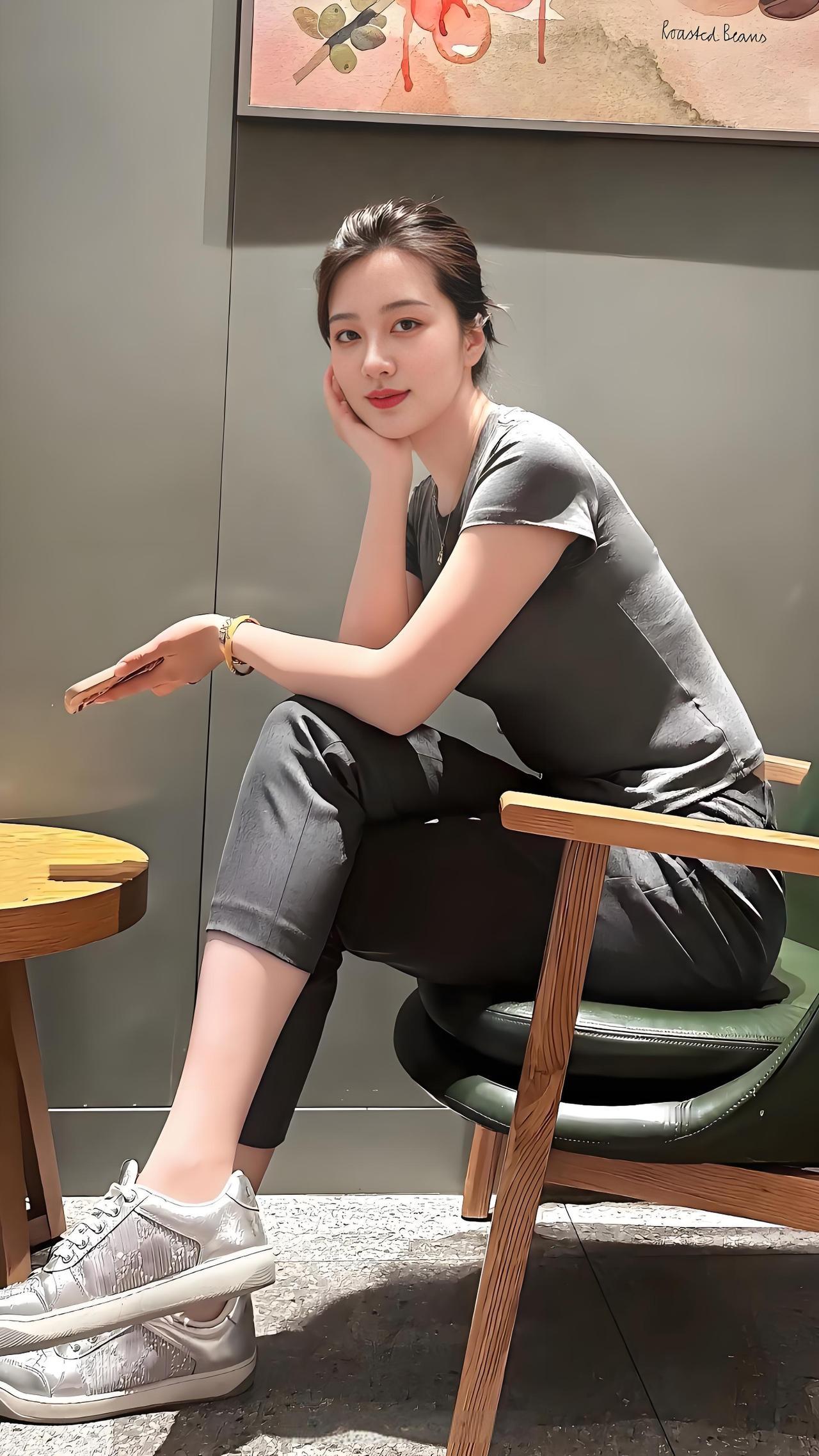 简约灰调，舒适随性，轻松自在的一天😊