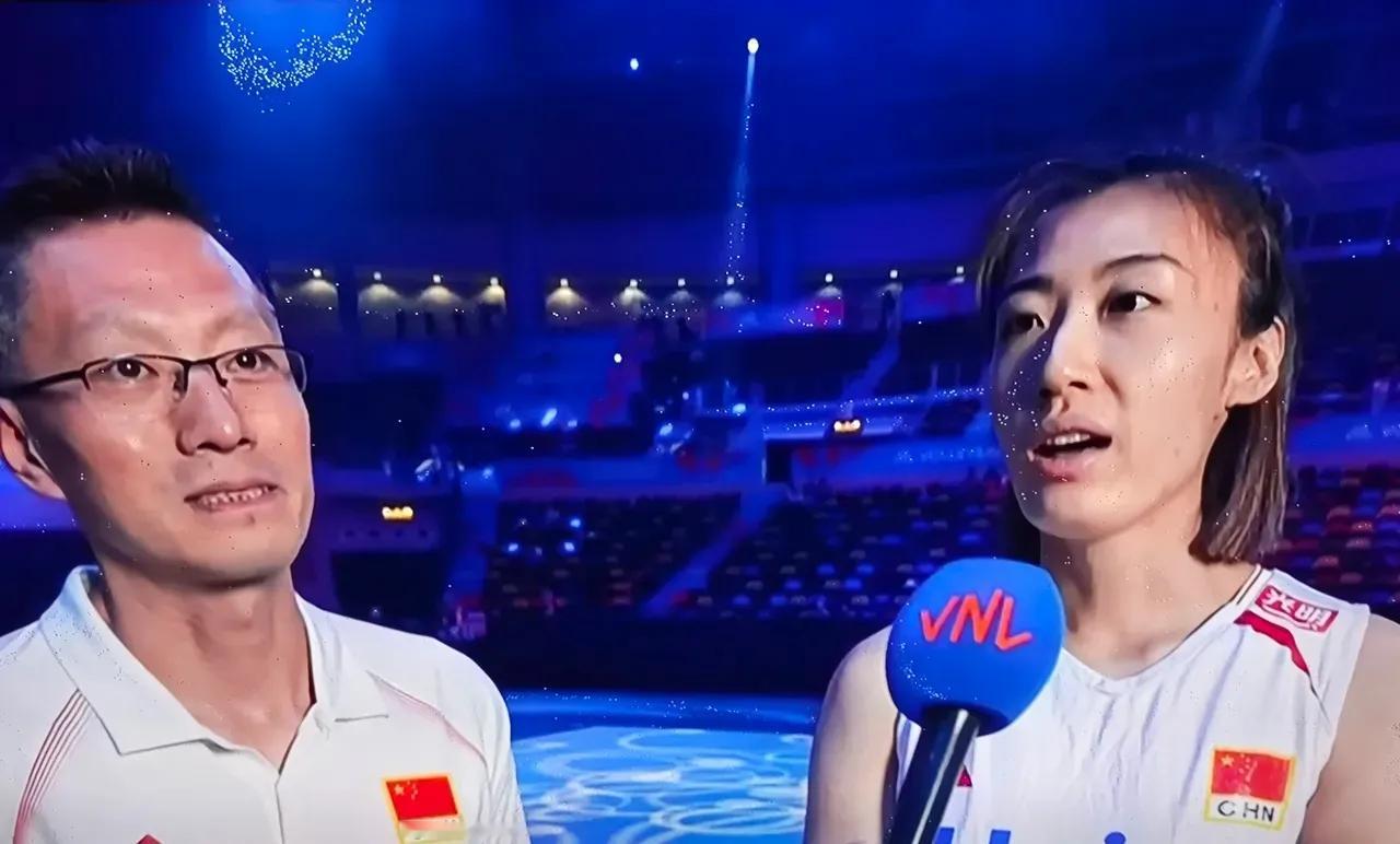 王媛媛你既然英语这么溜，为什么还要拉着袁灵犀给你当翻译呢？光听你在秀英语口语了，