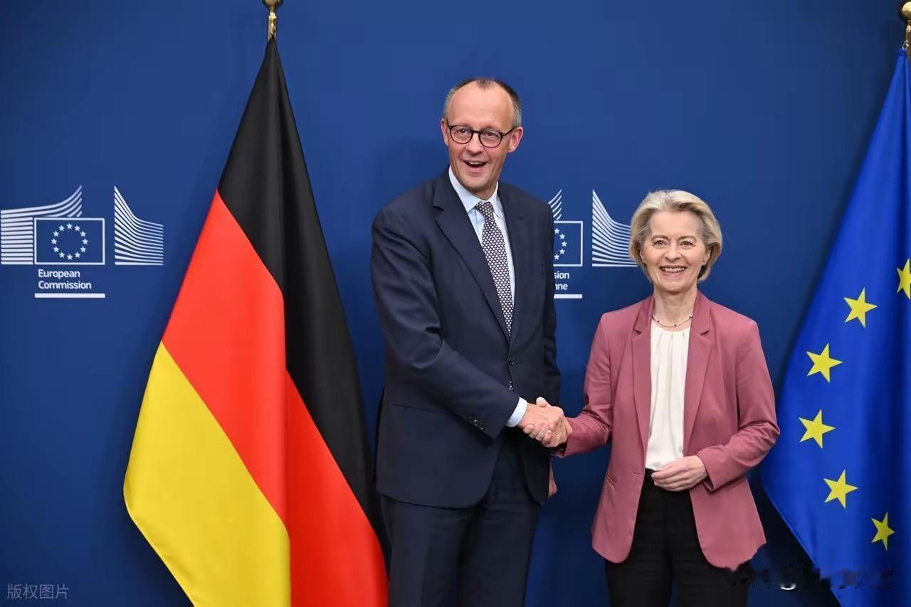 “要是特朗普真对委内瑞拉动武，欧盟敢像制裁俄罗斯那样，立刻切断美国能源吗？”近日