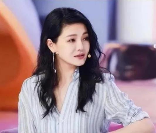 哎呀，真是令人叹为观止！大Sicon，这位娱乐圈的奇女子，以一己之力，在光怪陆离