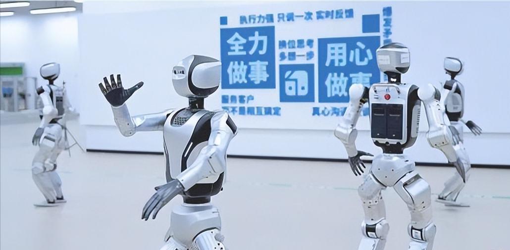 实探深圳首条人形机器人中试线：不炫技、只较真

视频里人形机器人炫技夺目，实则从
