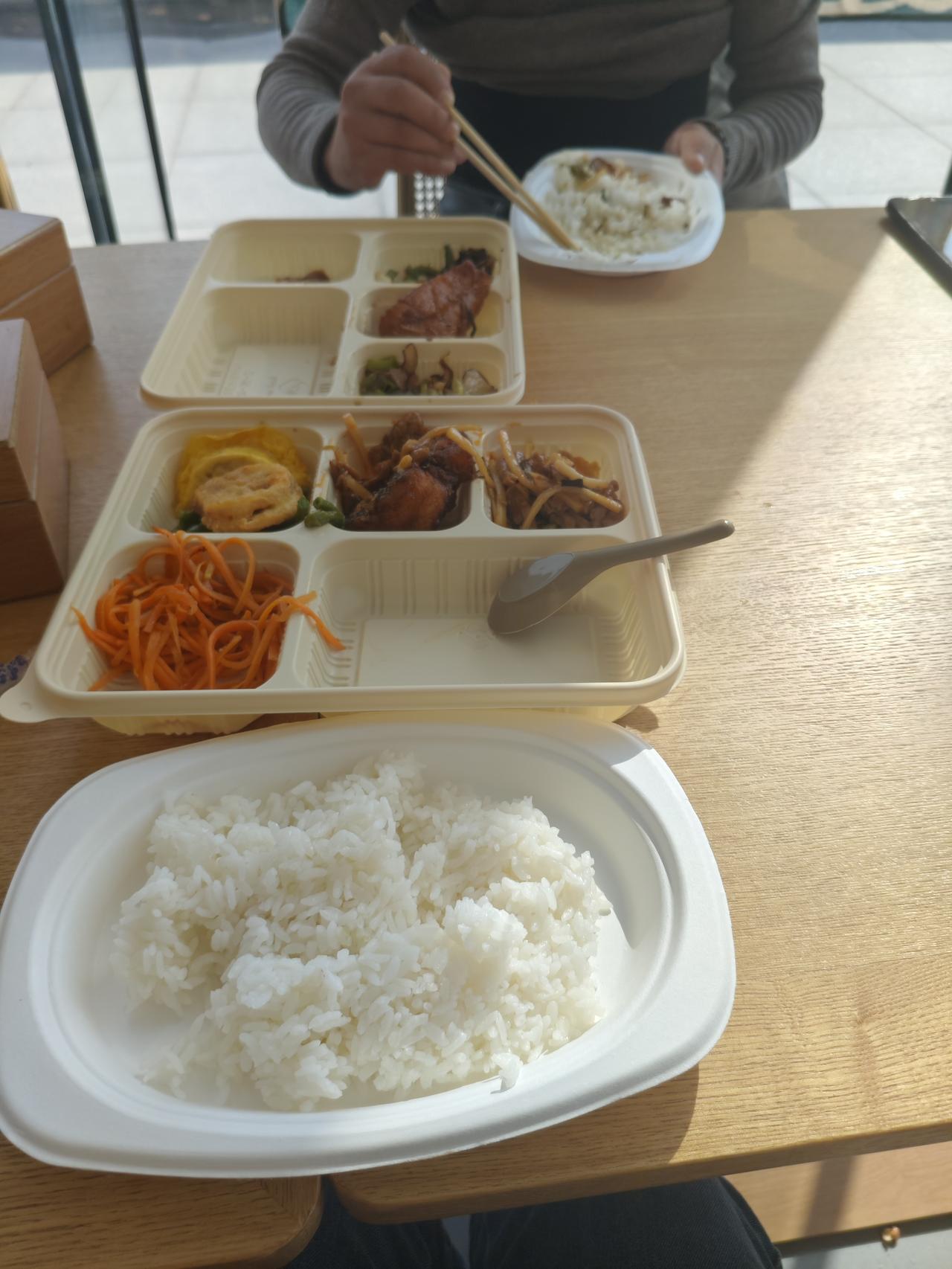 婚姻生活三要素：爱，钱，性！ 1、爱：有爱可不可以没有夫妻生活，答案是可以。
2