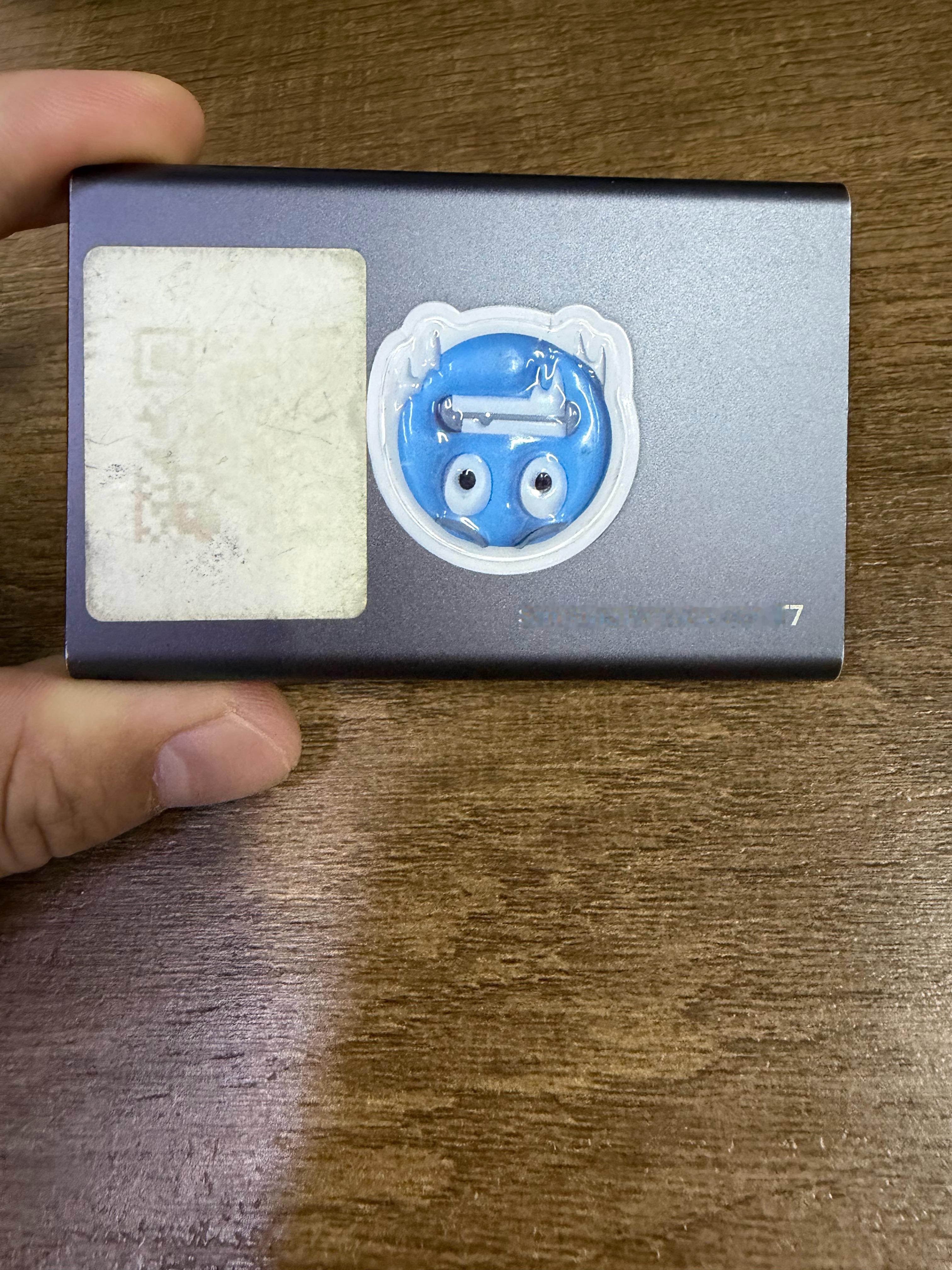 前几年700多买的1TB三星移动硬盘，现在卖二手，还能卖900元，还能赚钱，比前