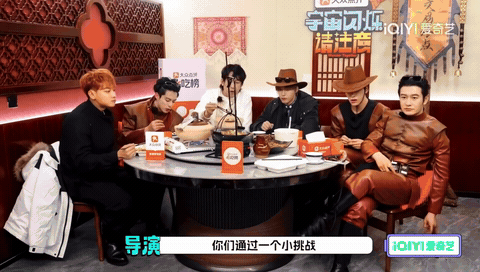 王鹤棣叫于洋主人 哈哈哈王鹤棣你也太可爱了吧他们组拿到美食后，那夸张的进食动作简