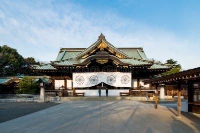 日自民党高层首次集体参拜靖国神社

8月15日，日本无条件投降81周年。就在这个