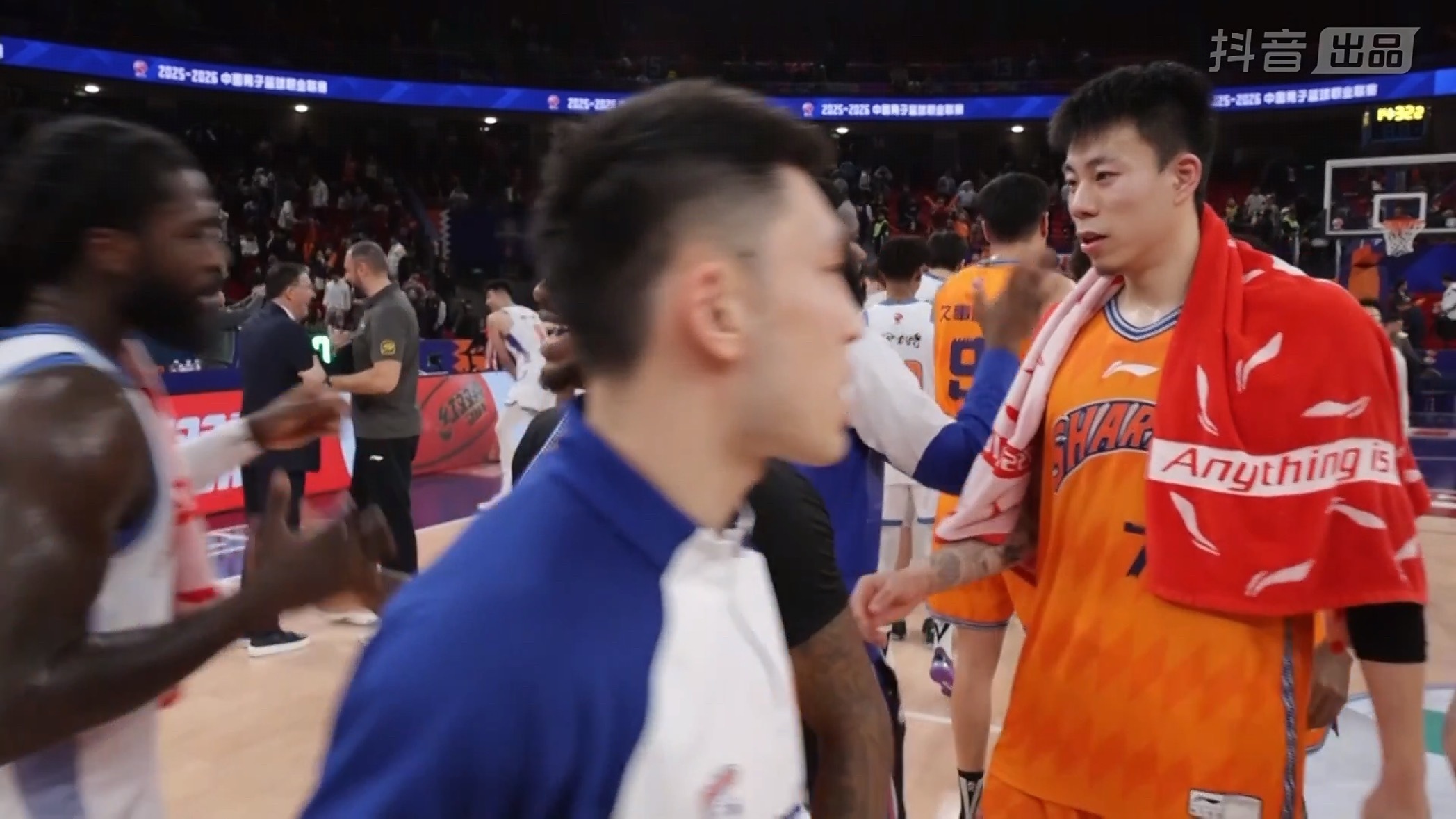 上海队主场战胜新疆下一场上海将对主场迎来京沪大战上海久事大鲨鱼