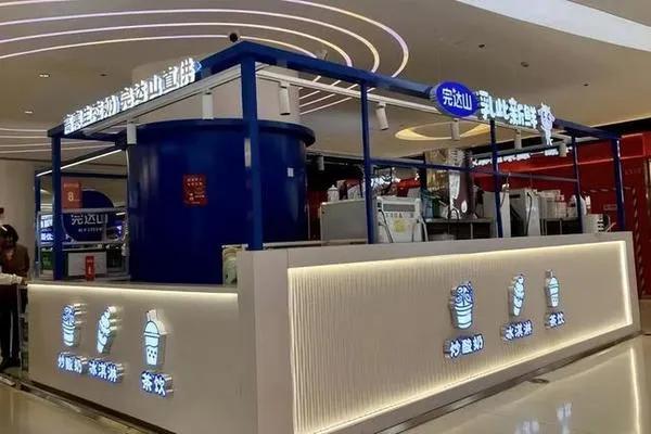奈雪的茶平均每天关闭一家店，新茶的“闭店潮”悄然开启今年夏天，茶叶行业竞争加剧，
