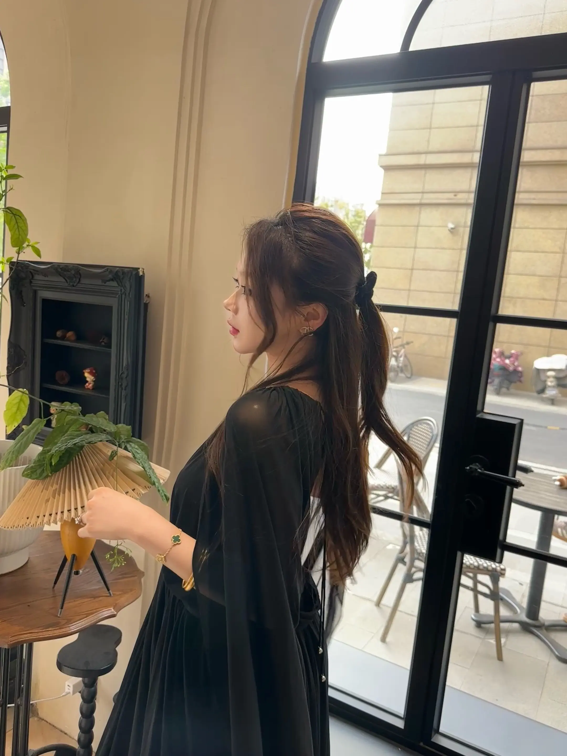 我以为我什么都可以不在意 但凌晨闭不上的眼和无奈的叹气 我知道我骗不了自己