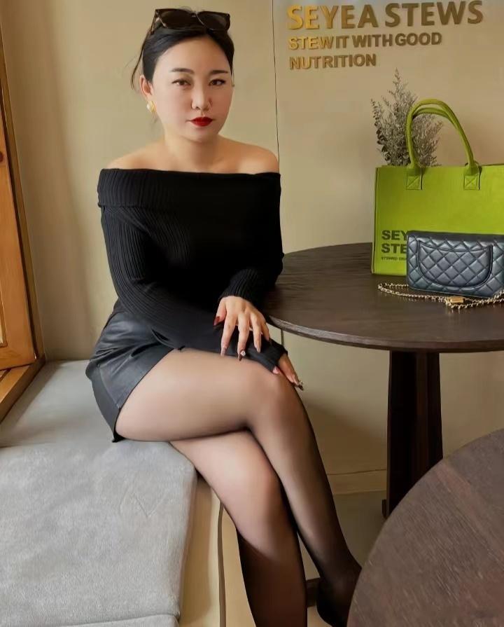 三十岁的小阿姨是不是年轻了一点？ ​​​