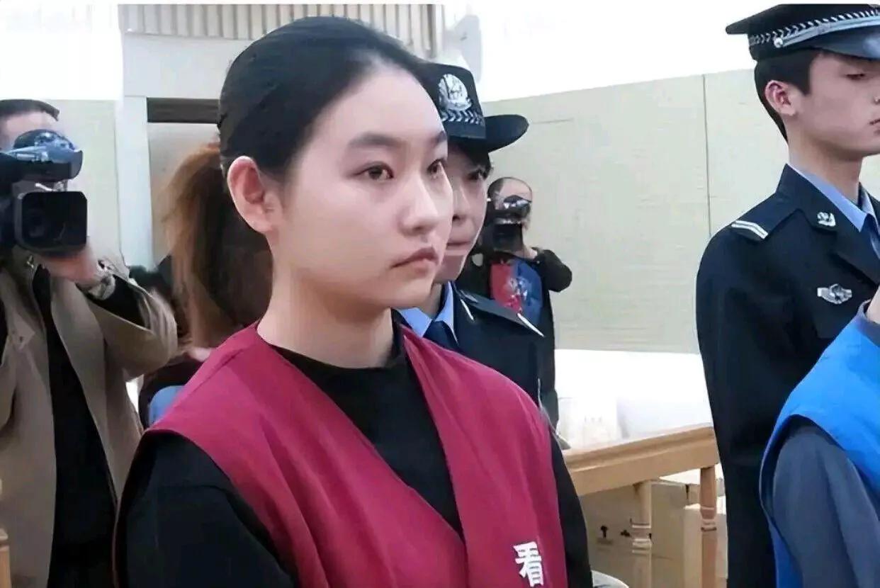 2006年，北京，19岁女模特诈骗320万，只为博得认识仅90多天的男友高兴，甚