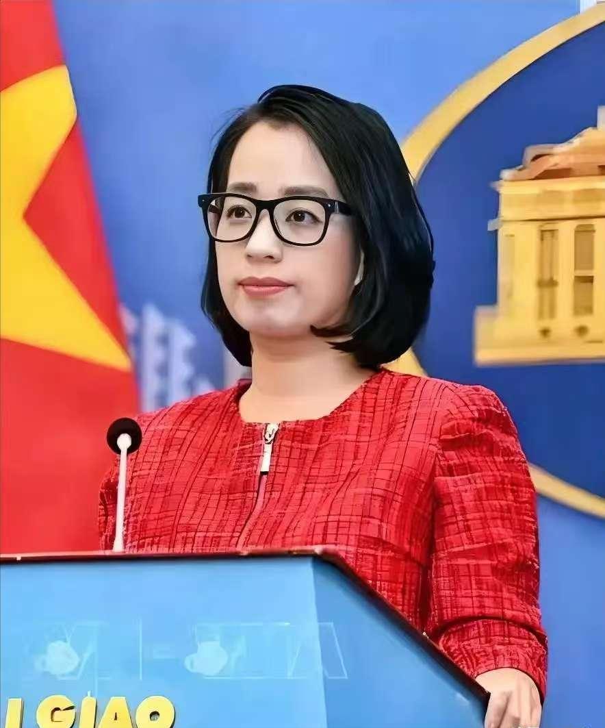 11月27日傍晚，越南外交部发言人范秋姮在例行记者会上重磅发声，坚决重申支持一个