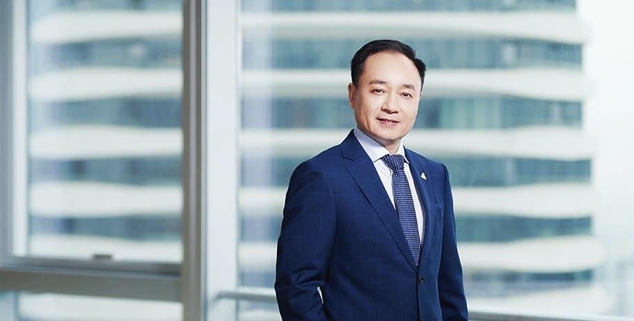 雅居乐家族成员集体淡出，陈卓雄、陈卓喜、陈卓南退居二线，陈卓贤离职，陈卓林配偶陆