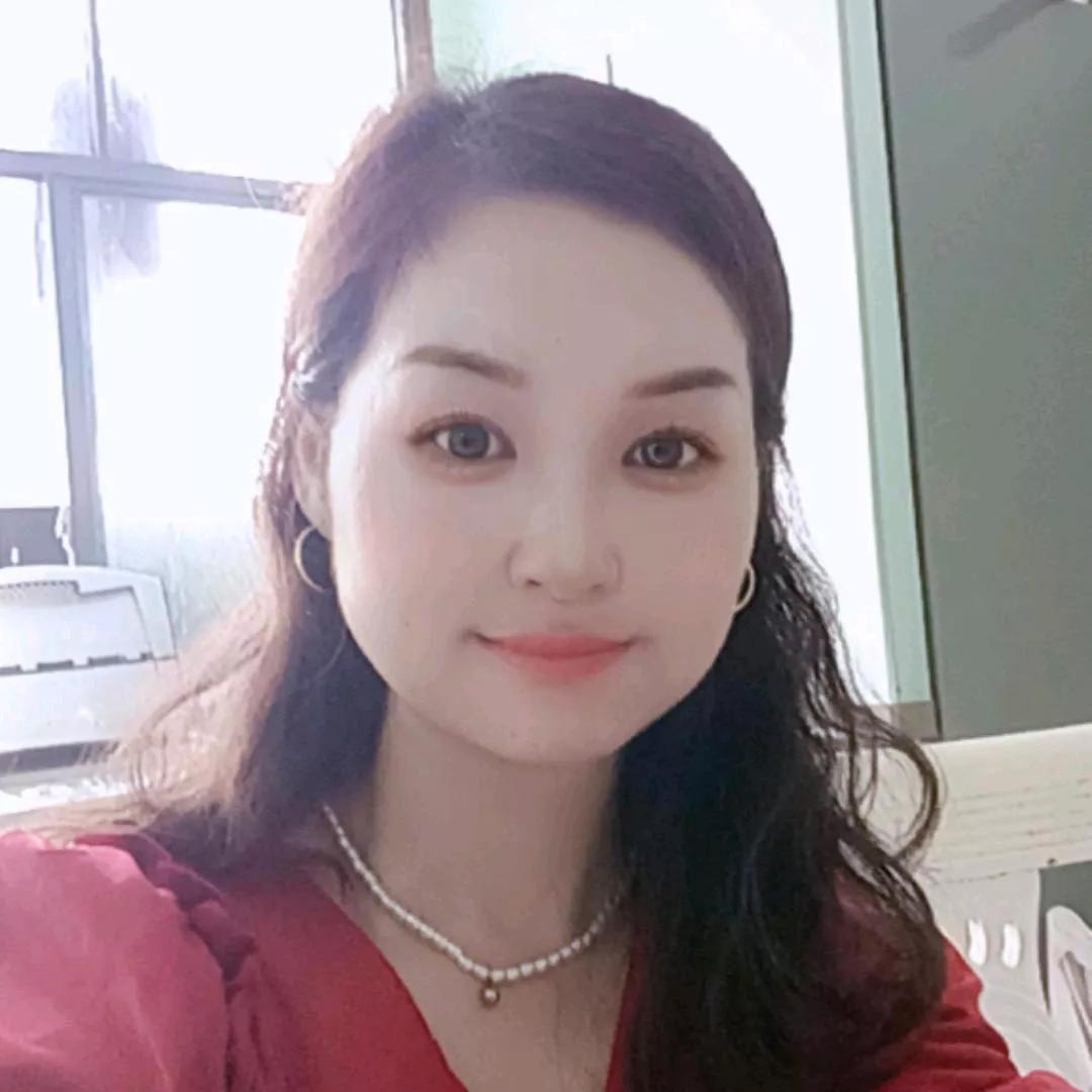 温柔甜美的微笑，日常穿搭指南元气甜美穿搭 春日甜美风穿搭 明媚动人穿搭 秋日甜美