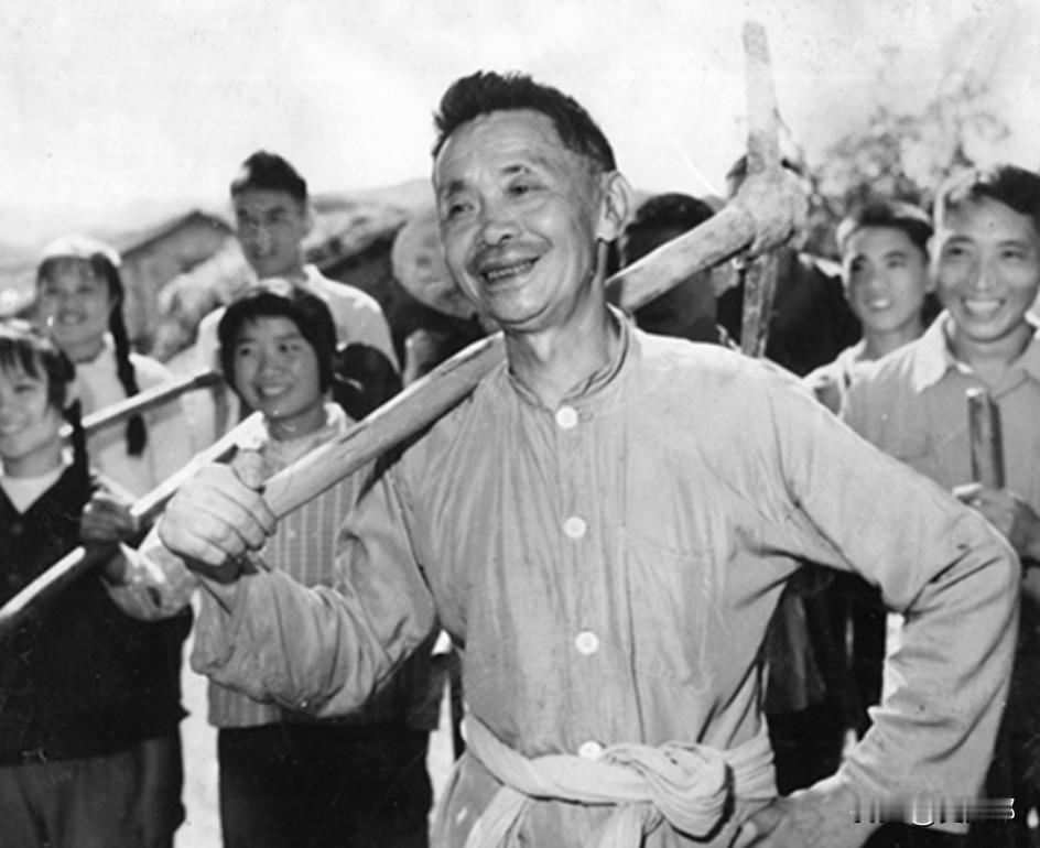 1955年被授予少将军衔的甘祖昌，因脑震荡后遗症无法胜任高强度工作，多次申请回乡