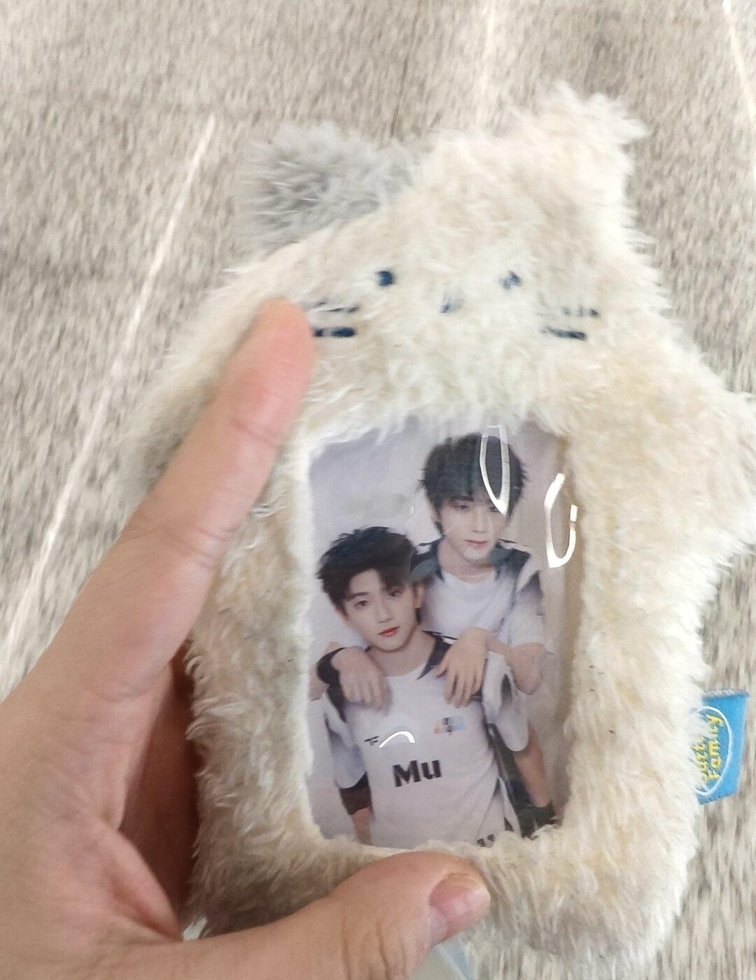 失物招领-广州磨碟沙地铁站内
橹穆背背小卡，已离开，主人私聊，上班的时候在那边橹