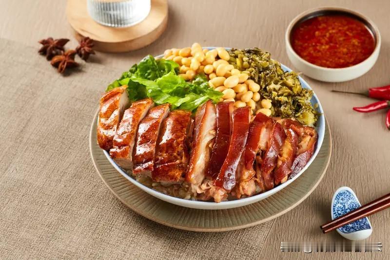 小巷子里的卤香暖

晚上一直加班到八点没吃饭，小林的肚子饿得咕咕叫。

拐过写字