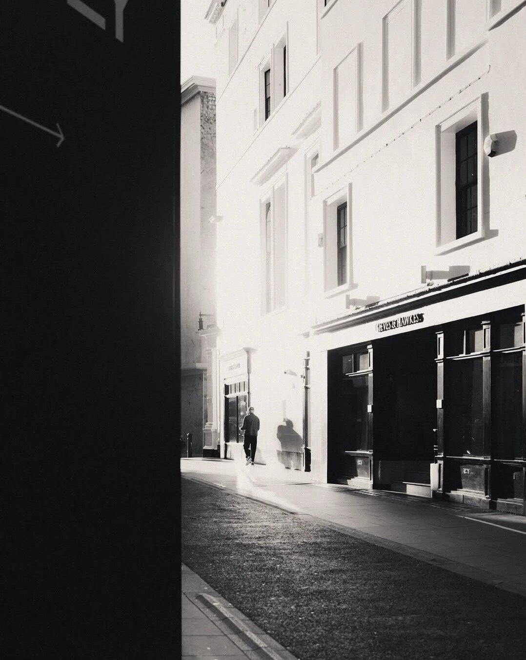 过了四十岁，你已经死了，只是还没有埋。只要你再找工作，哪怕你是高管，哪怕你学历再