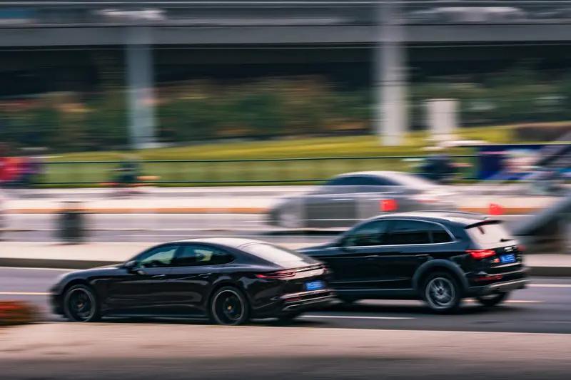 男子在杭州偷140万保时捷，找代驾开往前女友处炫耀 ，结果半路被抓。3月19日浙