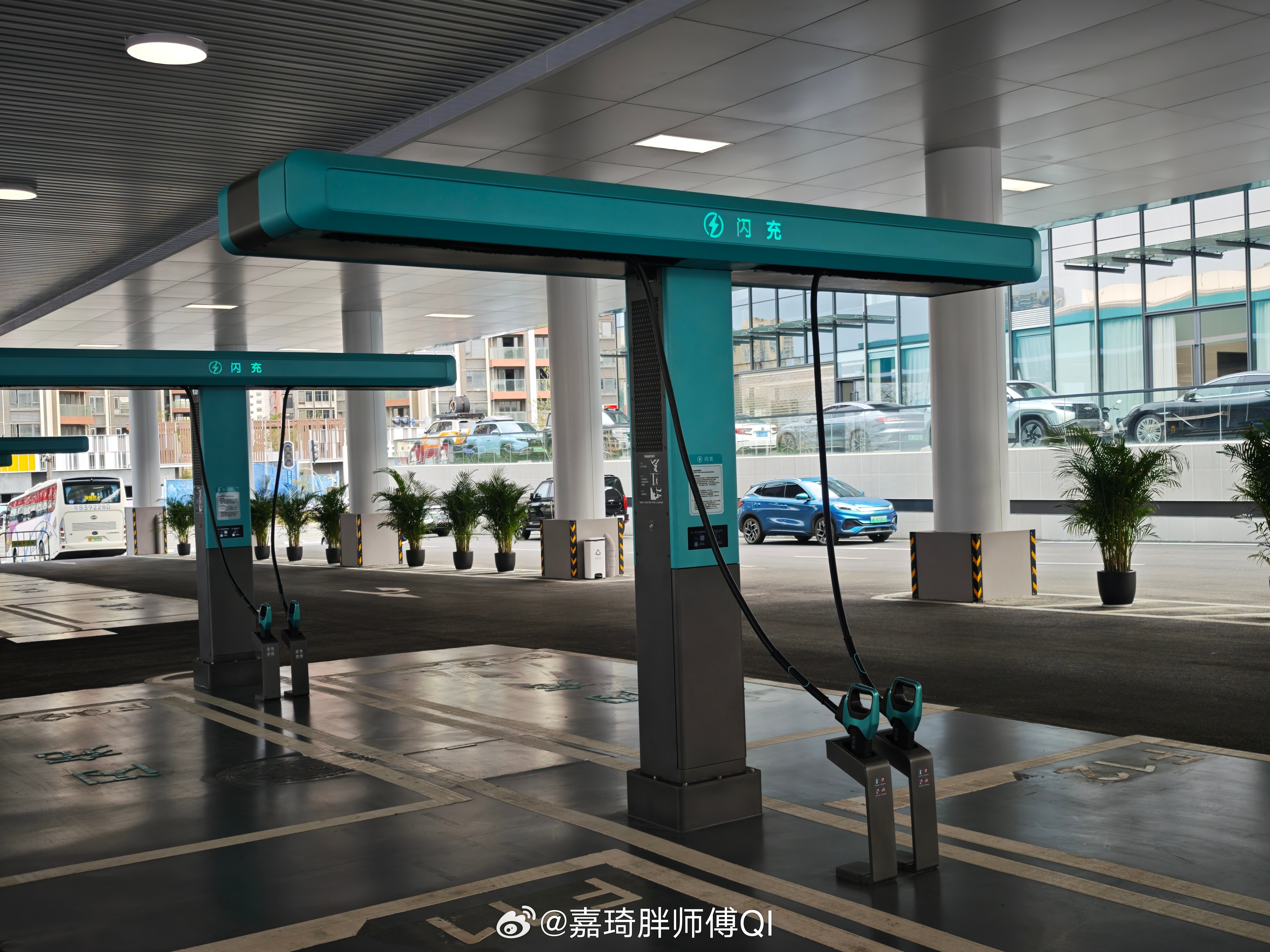 新款仰望U8闪充有多快26款仰望U8纯电续航230公里，九分四十八秒从10%-9