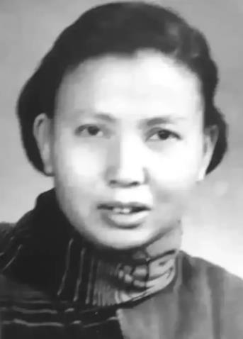 1941年，21岁的女战士莫林被活埋前，敌人竟突然问：“你认识莫林吗？”莫林一听